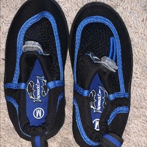 Speed NWOT size M (toddler 6/7) swim shoes